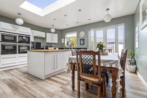 4 bedroom semi-detached house for sale, Broomfield Avenue, Worthing