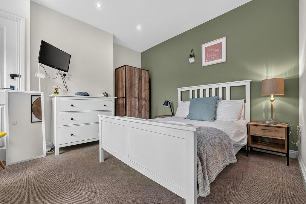 House in Nottingham, Beeston - More