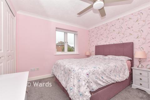 4 bedroom detached house for sale, Sharps Field, Headcorn TN27
