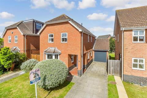 4 bedroom detached house for sale, Sharps Field, Headcorn TN27