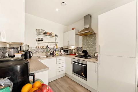 2 bedroom flat for sale, Gilding Way, Southall