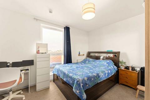 2 bedroom flat for sale, Gilding Way, Southall