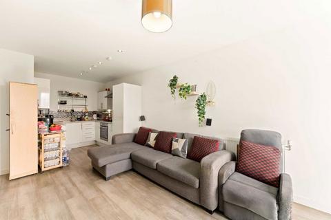 2 bedroom flat for sale, Gilding Way, Southall