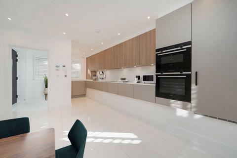 4 bedroom house to rent, Coachworks Mews, London NW2