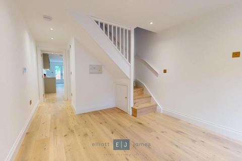 2 bedroom end of terrace house for sale, North End, Buckhurst Hill IG9