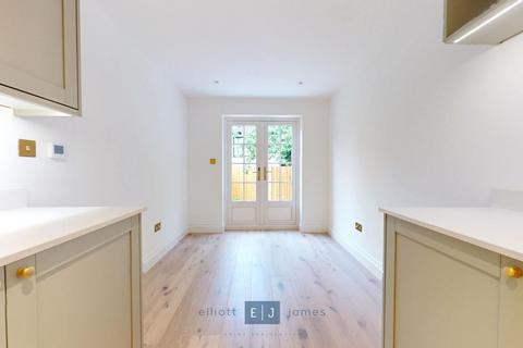 2 bedroom end of terrace house for sale, North End, Buckhurst Hill IG9