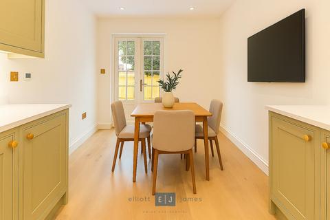 2 bedroom end of terrace house for sale, North End, Buckhurst Hill IG9