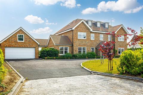 5 bedroom detached house for sale, Southend-on-sea SS3