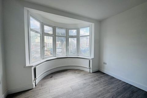 3 bedroom terraced house to rent, Vine Gardens, Ilford, Essex, IG1