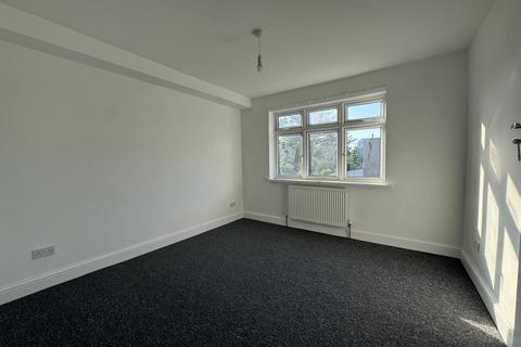 3 bedroom terraced house to rent, Vine Gardens, Ilford, Essex, IG1