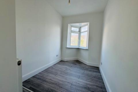 3 bedroom terraced house to rent, Vine Gardens, Ilford, Essex, IG1