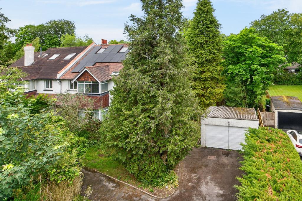 Detached house exterior, garage