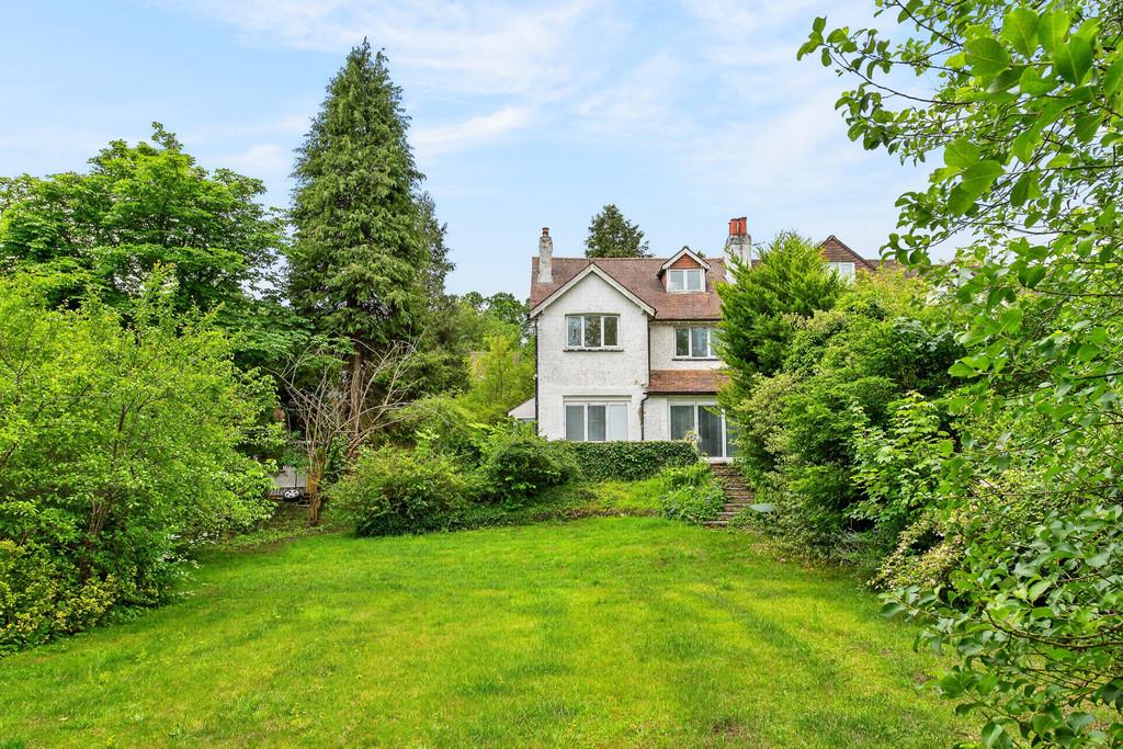 Detached house exterior, garden