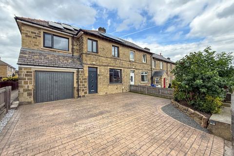 4 bedroom end of terrace house for sale, West Avenue, Holmfirth HD9