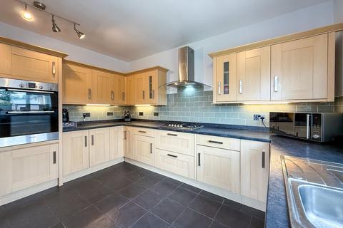 4 bedroom end of terrace house for sale, West Avenue, Holmfirth HD9