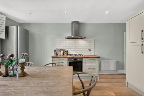 3 bedroom flat for sale, Second Avenue, London, SW14