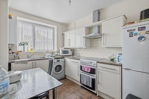 2 bedroom apartment for sale, Colebert House, Stepney, E1