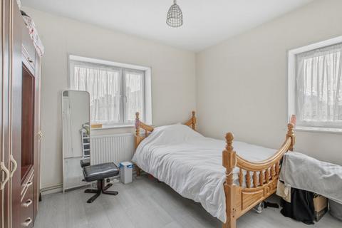 2 bedroom apartment for sale, Colebert House, Stepney, E1