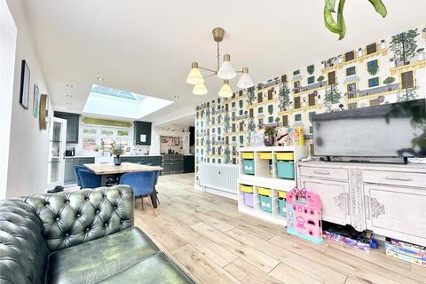 4 bedroom detached house for sale, Weaverham CW8