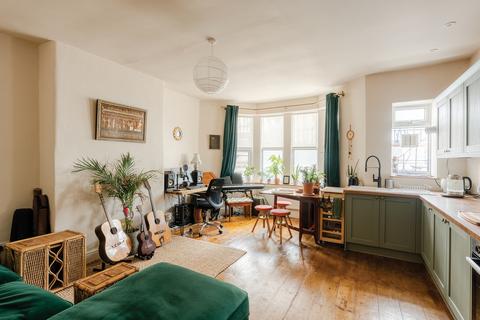2 bedroom flat for sale, Bristol BS7
