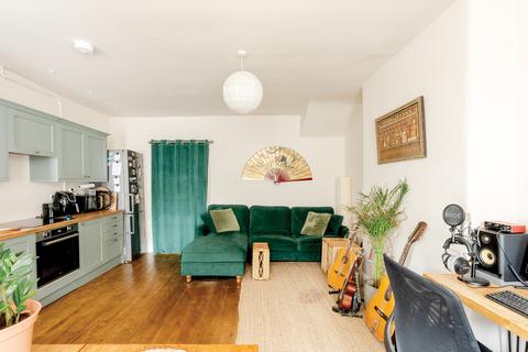 2 bedroom flat for sale, Bristol BS7