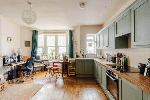 2 bedroom flat for sale, Bristol BS7