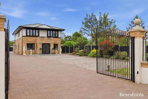 Lower Dunton Road, Dunton, CM13