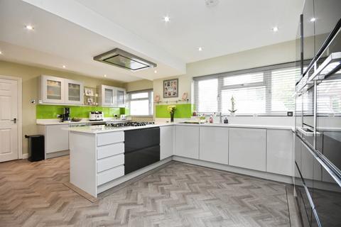 5 bedroom semi-detached house for sale, Grove Road, Billericay
