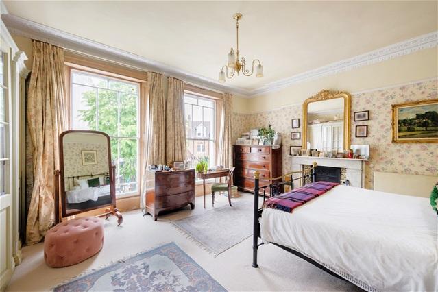 Bedroom, fireplace