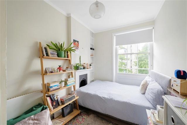 Bedroom, fireplace