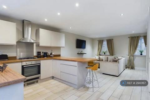 3 bedroom semi-detached house to rent, Campbell Close, Walshaw, Bury, BL8