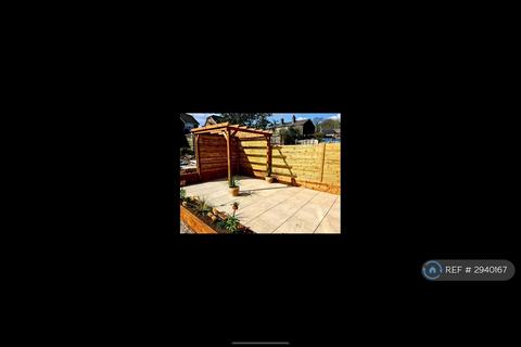 3 bedroom semi-detached house to rent, Campbell Close, Walshaw, Bury, BL8