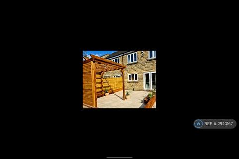 3 bedroom semi-detached house to rent, Campbell Close, Walshaw, Bury, BL8