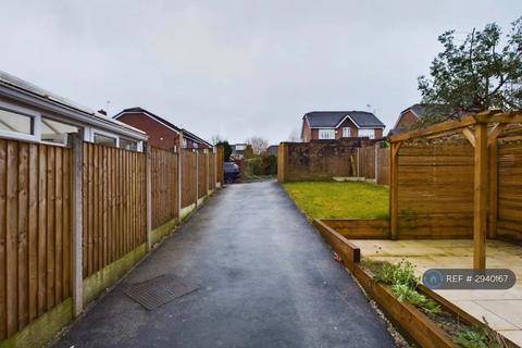 3 bedroom semi-detached house to rent, Campbell Close, Walshaw, Bury, BL8