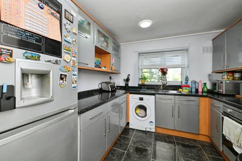 1 bedroom ground floor flat for sale, Little Grove Field, Harlow, CM19