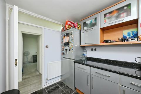 1 bedroom ground floor flat for sale, Little Grove Field, Harlow, CM19