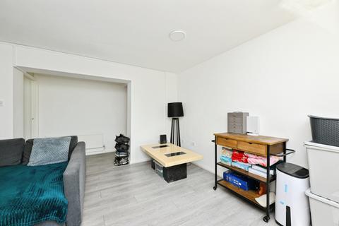 1 bedroom ground floor flat for sale, Little Grove Field, Harlow, CM19