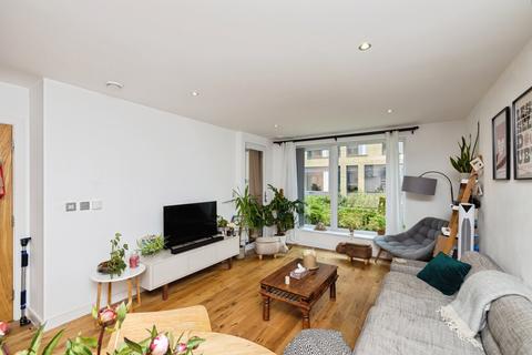 2 bedroom flat for sale, Eltringham Street, London, SW18