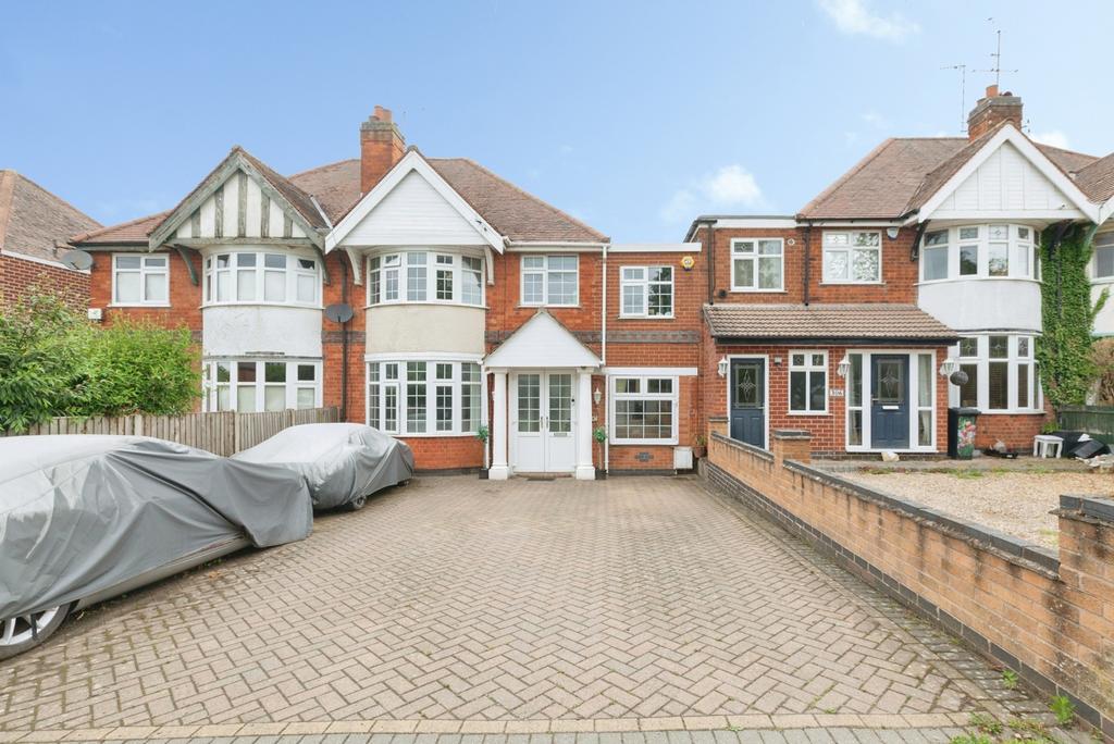 5 bedroom semi-detached house for sale