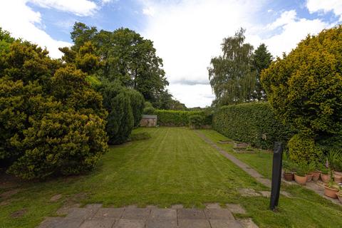 5 bedroom detached house to rent, Chester Road, Hartford, CW8