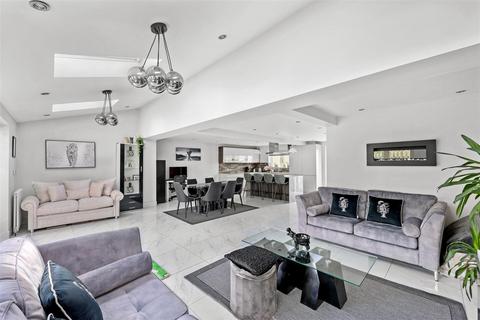 3 bedroom semi-detached house for sale, Market Place, Abridge