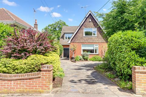3 bedroom detached house for sale, Thundersley Grove, Benfleet SS7