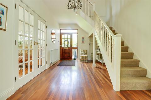 3 bedroom detached house for sale, Thundersley Grove, Benfleet SS7