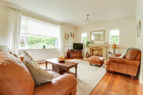 3 bedroom detached house for sale, Thundersley Grove, Benfleet SS7