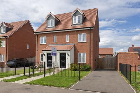 3 bedroom townhouse for sale, Tully Drive, Paddock Wood, Tonbridge