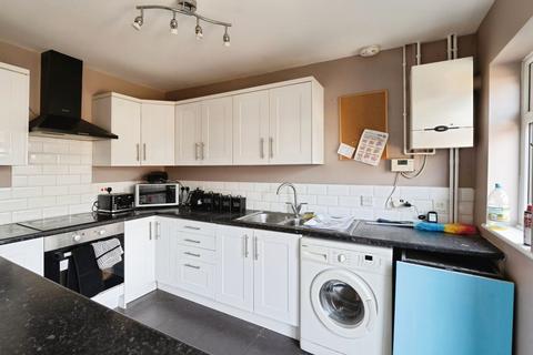 2 bedroom bungalow for sale, High Road, Benfleet, SS7