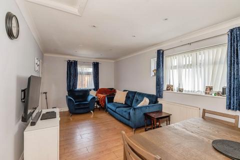 2 bedroom bungalow for sale, High Road, Benfleet, SS7