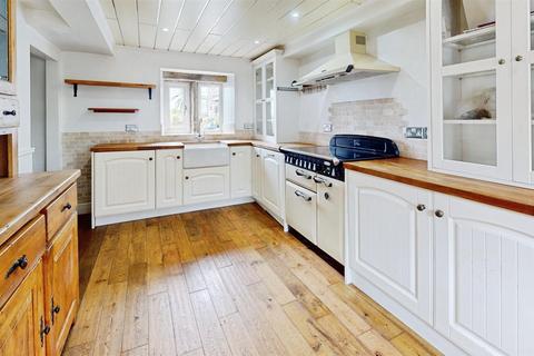 2 bedroom cottage for sale, Saxon Court, Wyke, Bradford