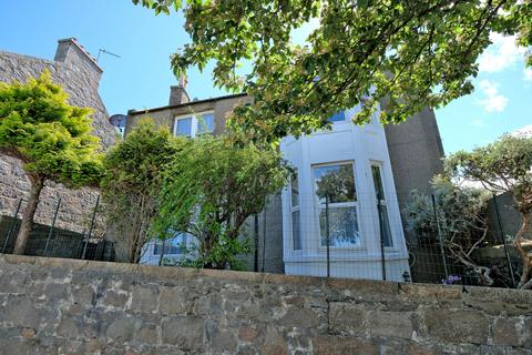 3 bedroom flat for sale