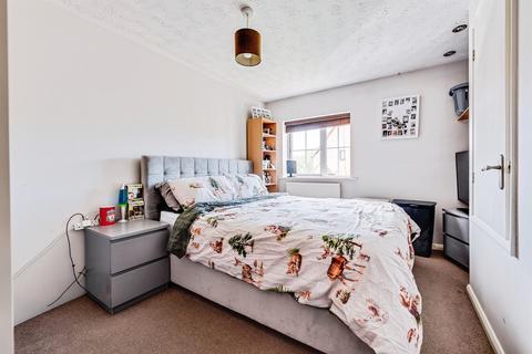 2 bedroom terraced house for sale, West Highland Road, Swindon